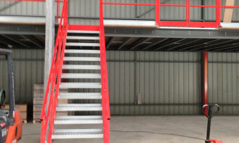 Escalier pour plateforme de stockage - Bretagne rayonnage