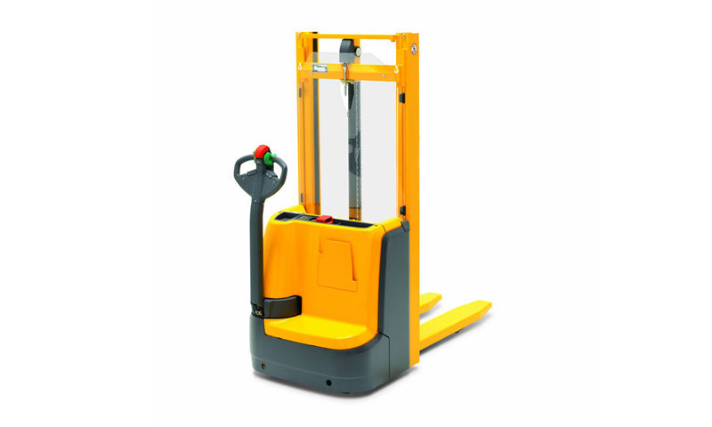 Gerbeur électrique marchant, jaune et gris.