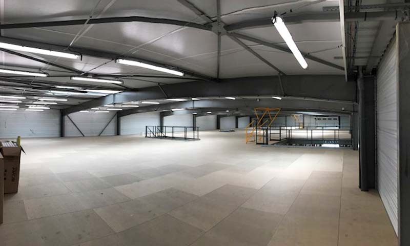 Plateforme-mezzanine, de plus de 1000 m2 d’une hauteur de 4500 mm